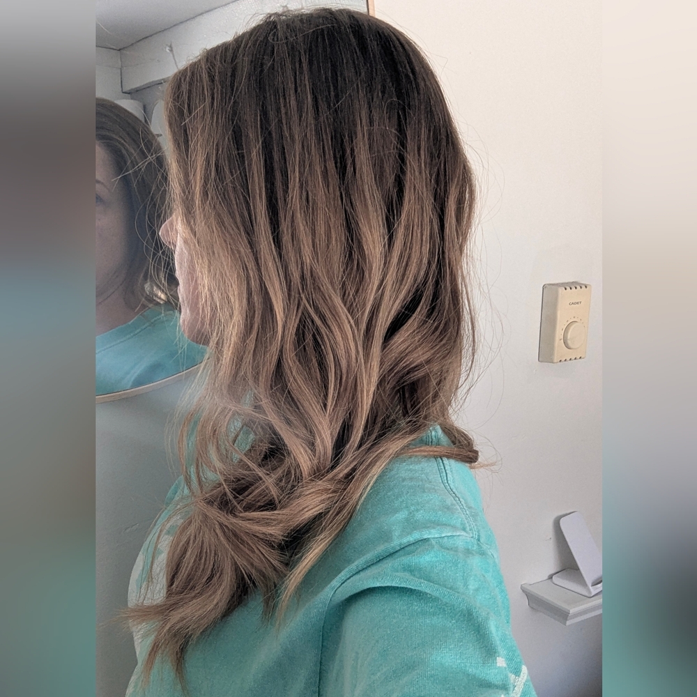 Highline Human Hair 22-23" wig Size XS, Caramel Blonde Swirl